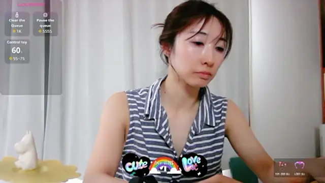 Snapshot of Love_me_Eri_ chatting on August 1, 2026, 6:33 am Love me Eri online show from August 1, 2026, 6:33 am
