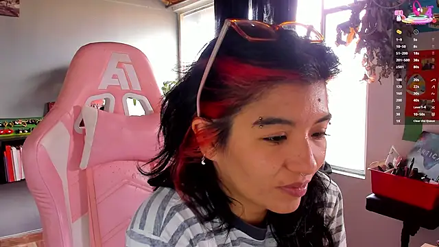 annie walker6 online show from December 20, 2025, 9:39 pm