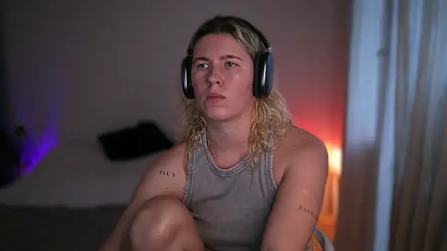 moonamii online show from September 12, 2025, 3:45 pm