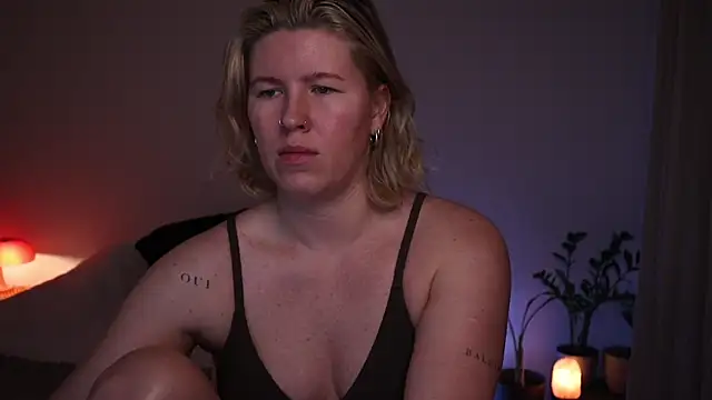 moonamii online show from March 31, 2026, 8:55 pm