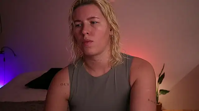 moonamii online show from January 23, 2025, 3:22 pm