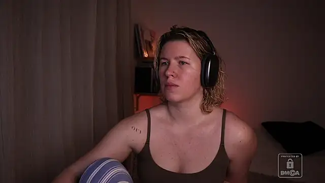 Snapshot of moonamii chatting on February 12, 2026, 3:34 pm moonamii online show from February 12, 2026, 3:34 pm