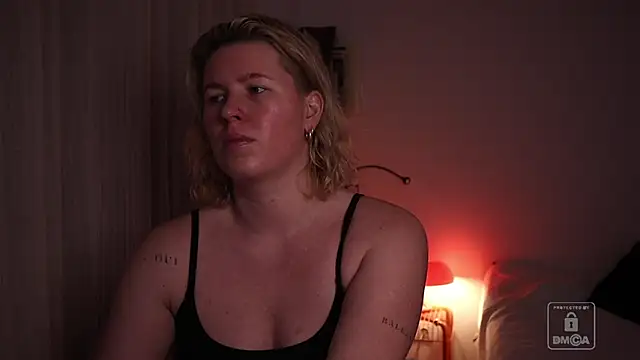 Snapshot of moonamii chatting on January 10, 2026, 6:47 pm moonamii online show from January 10, 2026, 6:47 pm