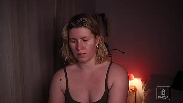 Snapshot of moonamii chatting on January 31, 2026, 9:13 pm moonamii online show from January 31, 2026, 9:13 pm