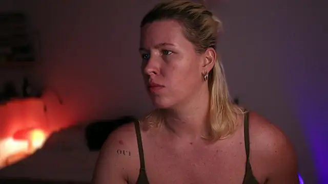 moonamii online show from March 14, 2025, 7:01 pm