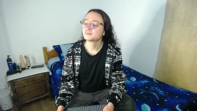 monkeywillwhite online show from May 6, 2026, 3:43 am