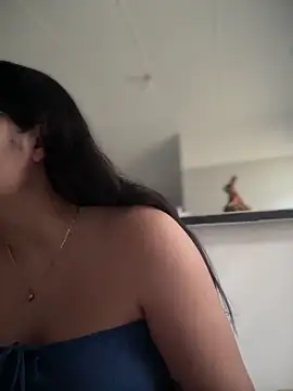 Lia flowers online show from October 25, 2025, 10:10 pm