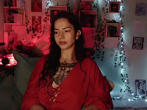 Snapshot of BeellyDance chatting on October 12, 2025, 9:05 pm BeellyDance online show from October 12, 2025, 9:05 pm