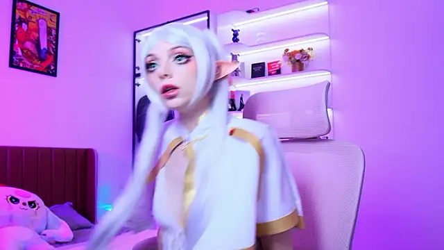 HolliWould  online show from March 18, 2026, 11:16 pm