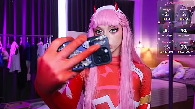 HolliWould  online show from February 20, 2026, 9:22 am