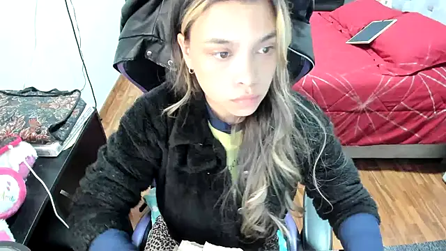 Snapshot of LuisaReyes_2911 chatting on November 1, 2025, 1:34 am LuisaReyes 2911 online show from November 1, 2025, 1:34 am