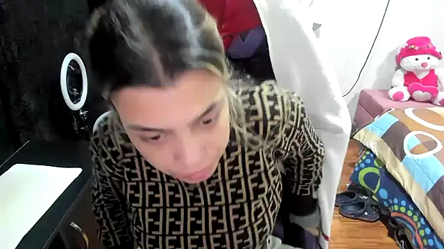 Snapshot of LuisaReyes_2911 chatting on December 22, 2024, 3:44 am LuisaReyes 2911 online show from December 22, 2024, 3:44 am