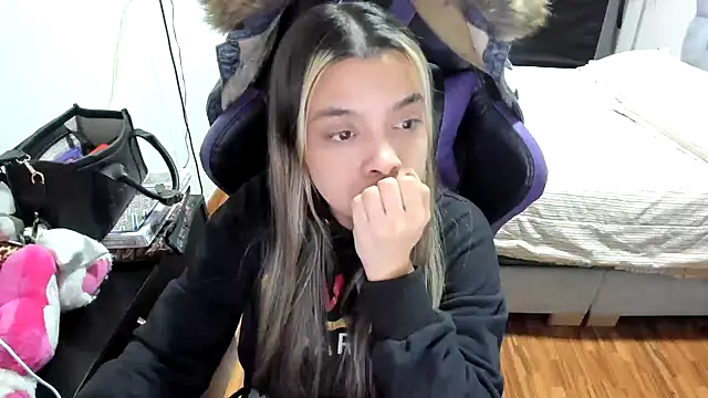 Snapshot of LuisaReyes_2911 chatting on September 9, 2025, 1:59 am LuisaReyes 2911 online show from September 9, 2025, 1:59 am