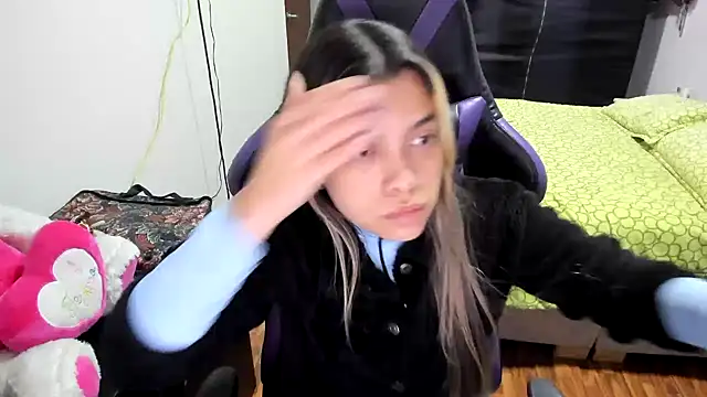 Snapshot of LuisaReyes_2911 chatting on October 18, 2025, 2:13 am LuisaReyes 2911 online show from October 18, 2025, 2:13 am