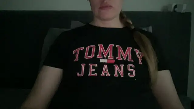 vanessa4you online show from October 25, 2025, 7:51 am