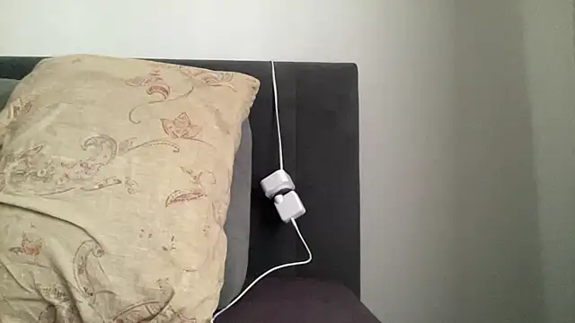 vanessa4you online show from October 8, 2025, 4:14 am