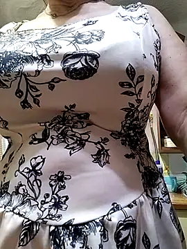 lindaledi2 online show from April 3, 2026, 3:40 pm