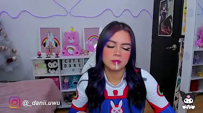 Snapshot of CuteDani_ chatting on December 4, 2024, 9:56 am CuteDani online show from December 4, 2024, 9:56 am