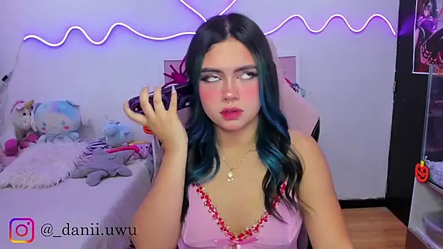 Snapshot of CuteDani_ chatting on October 11, 2025, 9:54 am CuteDani online show from October 11, 2025, 9:54 am