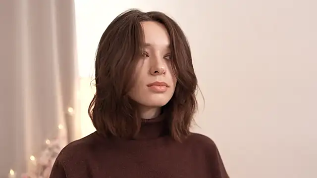 VivianLy  online show from February 21, 2025, 11:01 am