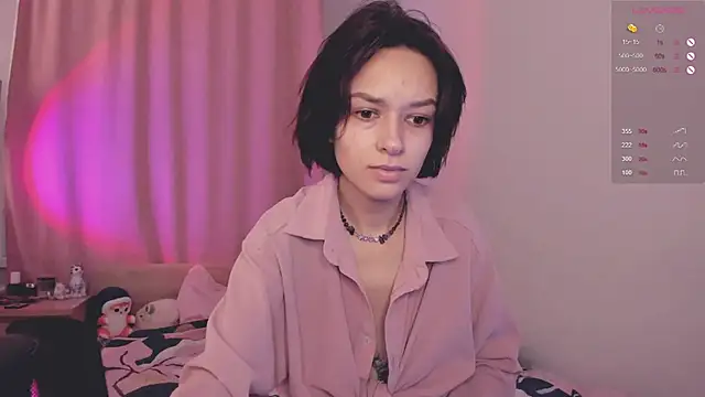 VivianLy  online show from December 4, 2025, 12:15 pm