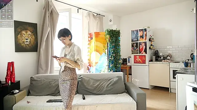 VivianLy  online show from April 1, 2026, 11:11 am