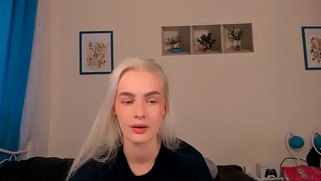 OliviaKisss online show from April 26, 2026, 1:41 pm