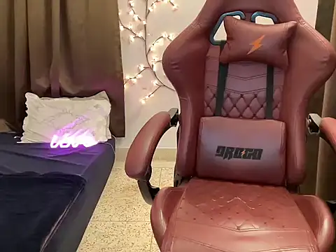 shanayaaa 1 online show from April 14, 2026, 7:08 pm