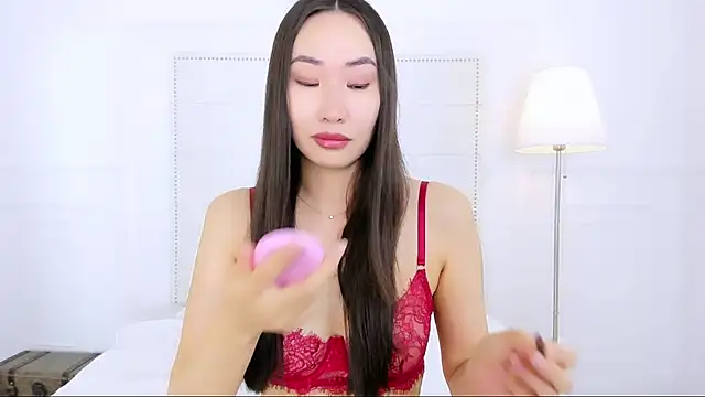 NaomiYuu online show from July 13, 2026, 1:49 am