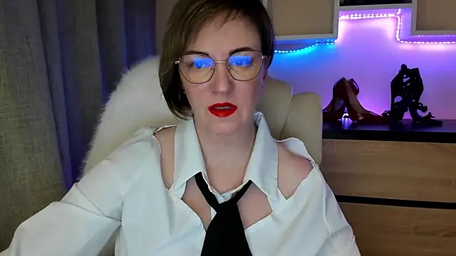 feliziaDesire online show from February 2, 2026, 1:54 pm