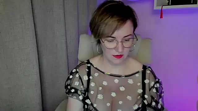 Snapshot of feliziaDesire chatting on June 6, 2026, 4:56 pm feliziaDesire online show from June 6, 2026, 4:56 pm