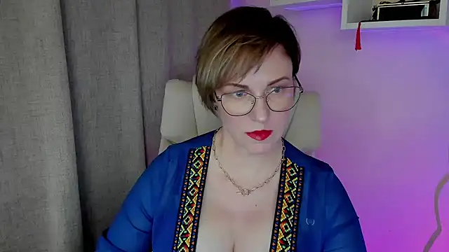 Snapshot of feliziaDesire chatting on June 1, 2026, 11:21 am feliziaDesire online show from June 1, 2026, 11:21 am