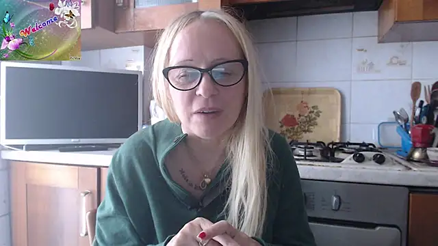 Snapshot of martachatte chatting on September 27, 2025, 8:20 am martachatte online show from September 27, 2025, 8:20 am