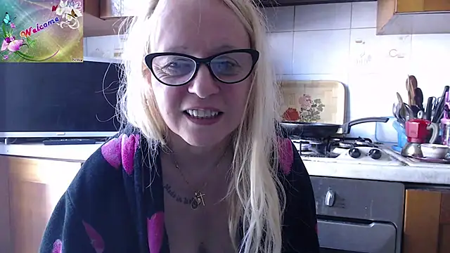 Snapshot of martachatte chatting on September 15, 2025, 7:31 am martachatte online show from September 15, 2025, 7:31 am