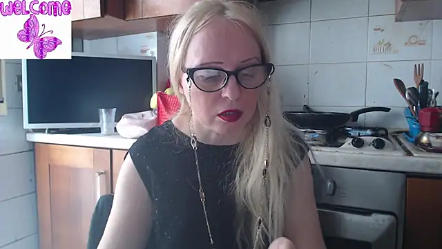 Snapshot of martachatte chatting on March 13, 2025, 12:56 pm martachatte online show from March 13, 2025, 12:56 pm
