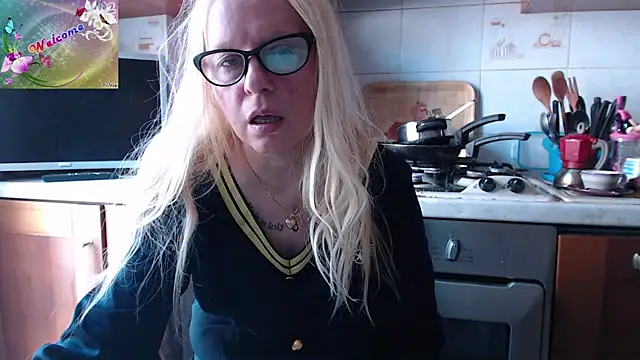 Snapshot of martachatte chatting on September 16, 2025, 7:42 am martachatte online show from September 16, 2025, 7:42 am