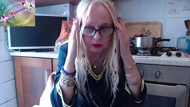 Snapshot of martachatte chatting on September 20, 2025, 8:30 am martachatte online show from September 20, 2025, 8:30 am