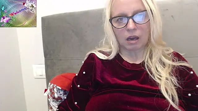 Snapshot of martachatte chatting on September 10, 2025, 7:24 pm martachatte online show from September 10, 2025, 7:24 pm
