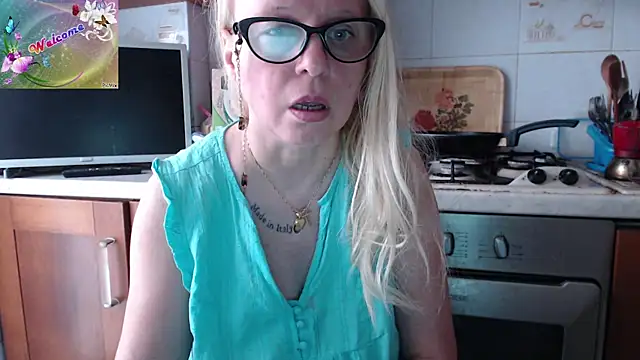 Snapshot of martachatte chatting on September 21, 2025, 6:29 am martachatte online show from September 21, 2025, 6:29 am