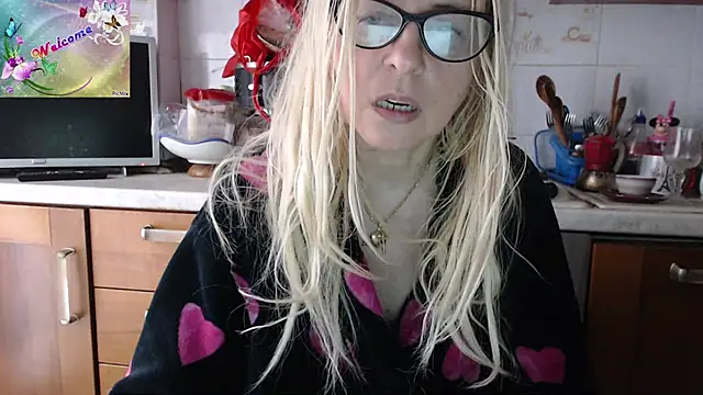 Snapshot of martachatte chatting on October 5, 2025, 9:00 am martachatte online show from October 5, 2025, 9:00 am