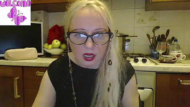 Snapshot of martachatte chatting on March 13, 2025, 7:06 pm martachatte online show from March 13, 2025, 7:06 pm