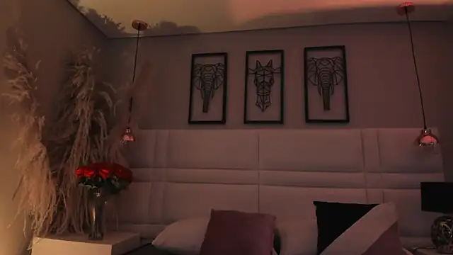 Rebeca jones online show from October 11, 2025, 1:23 pm