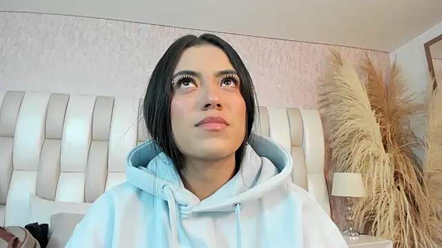 Rebeca jones online show from April 13, 2026, 12:09 pm