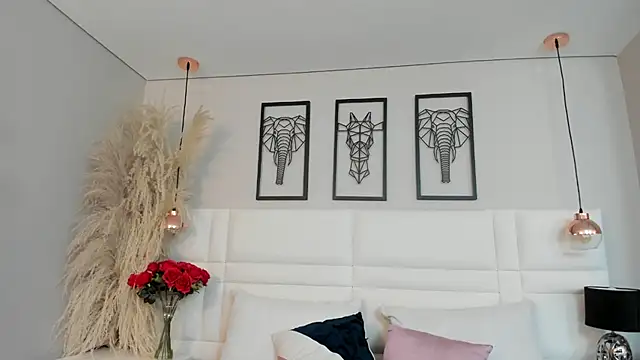 Rebeca jones online show from October 25, 2025, 12:17 pm