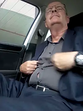 stiffandlubedxh online show from February 26, 2025, 7:34 am