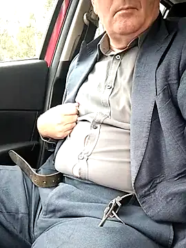 stiffandlubedxh online show from October 5, 2025, 9:27 pm