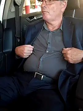 stiffandlubedxh online show from March 19, 2025, 7:29 am