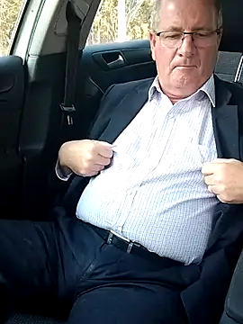 stiffandlubedxh online show from September 9, 2025, 10:08 pm