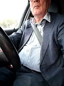 stiffandlubedxh online show from April 13, 2026, 9:08 pm