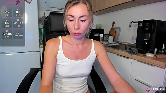 DannaEvan online show from September 9, 2025, 9:52 am